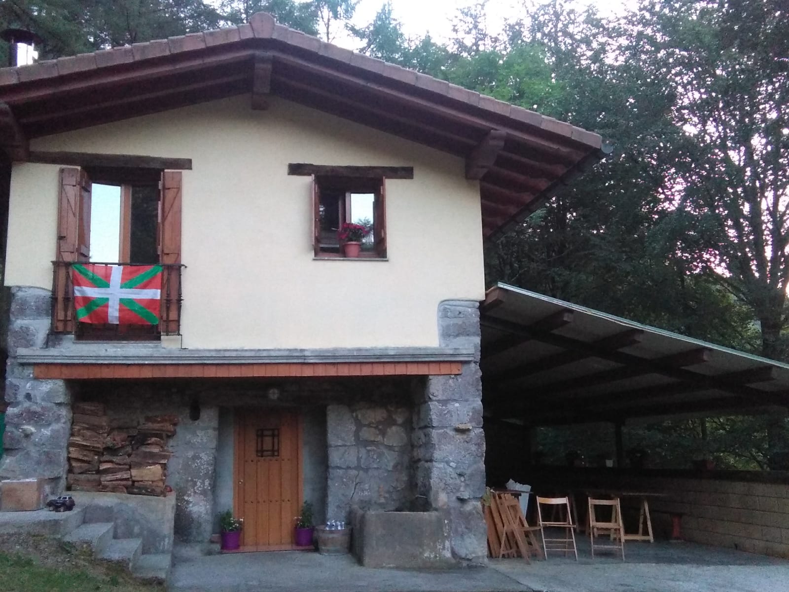 SANTUARAN ATERPETXEA